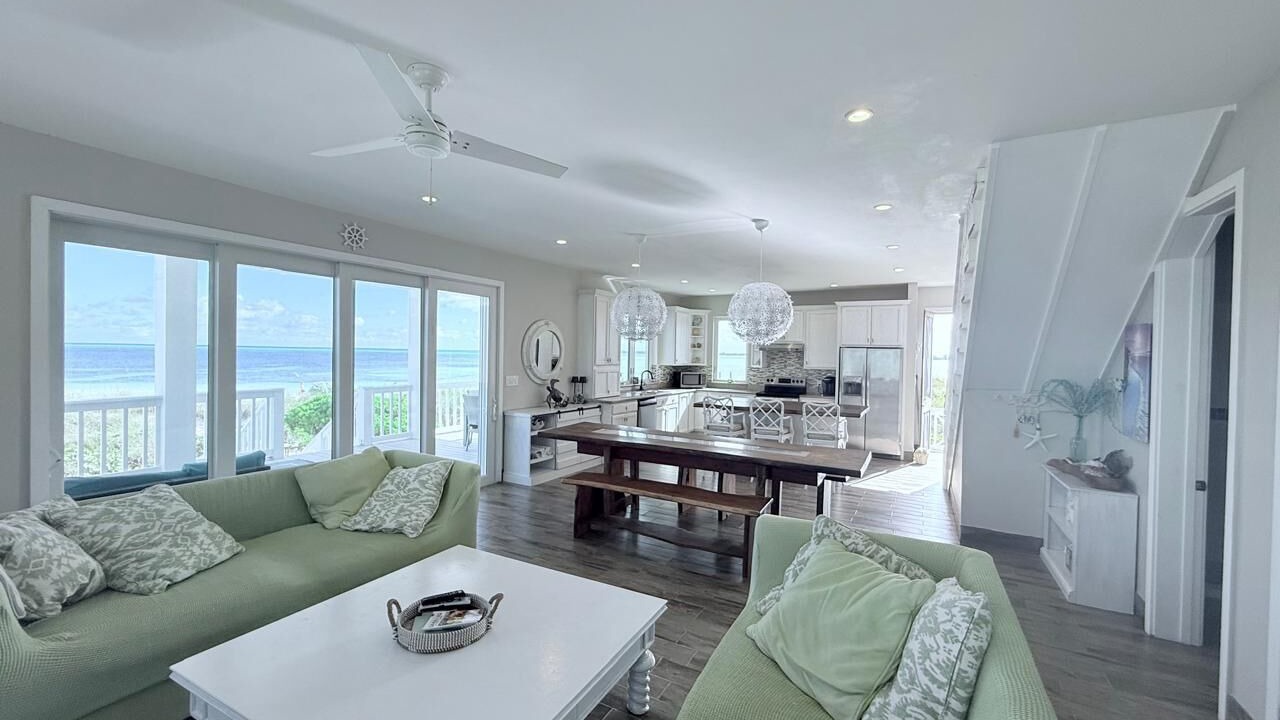 Photo of Livingroom in Spanish Wells