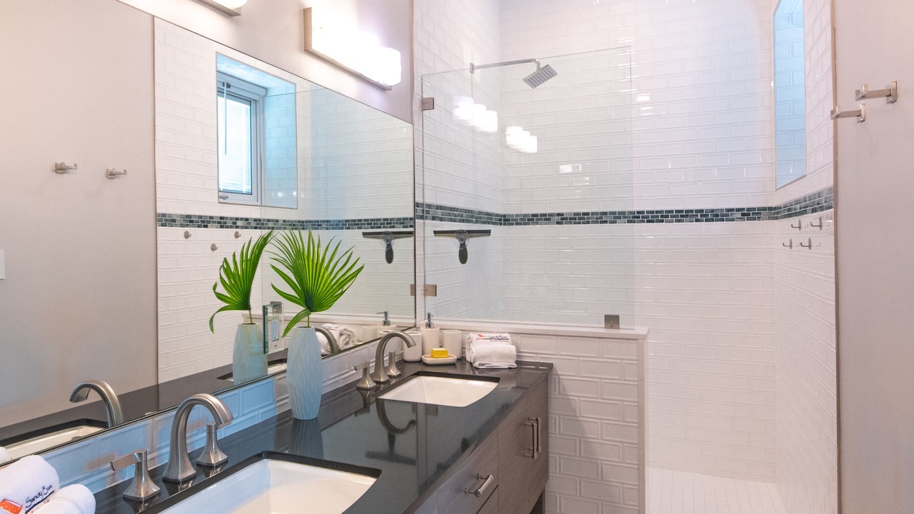 Photo of Bathroom in Tar Bay