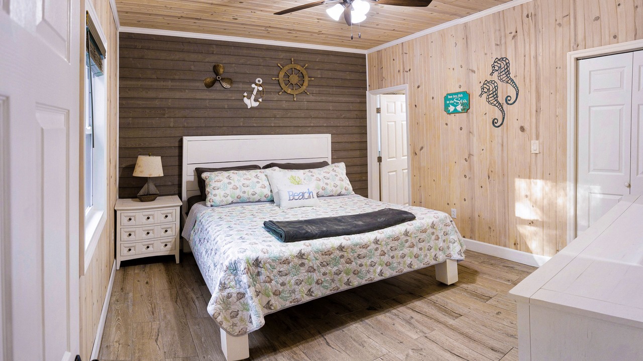 Photo of Bedroom in Spanish Wells
