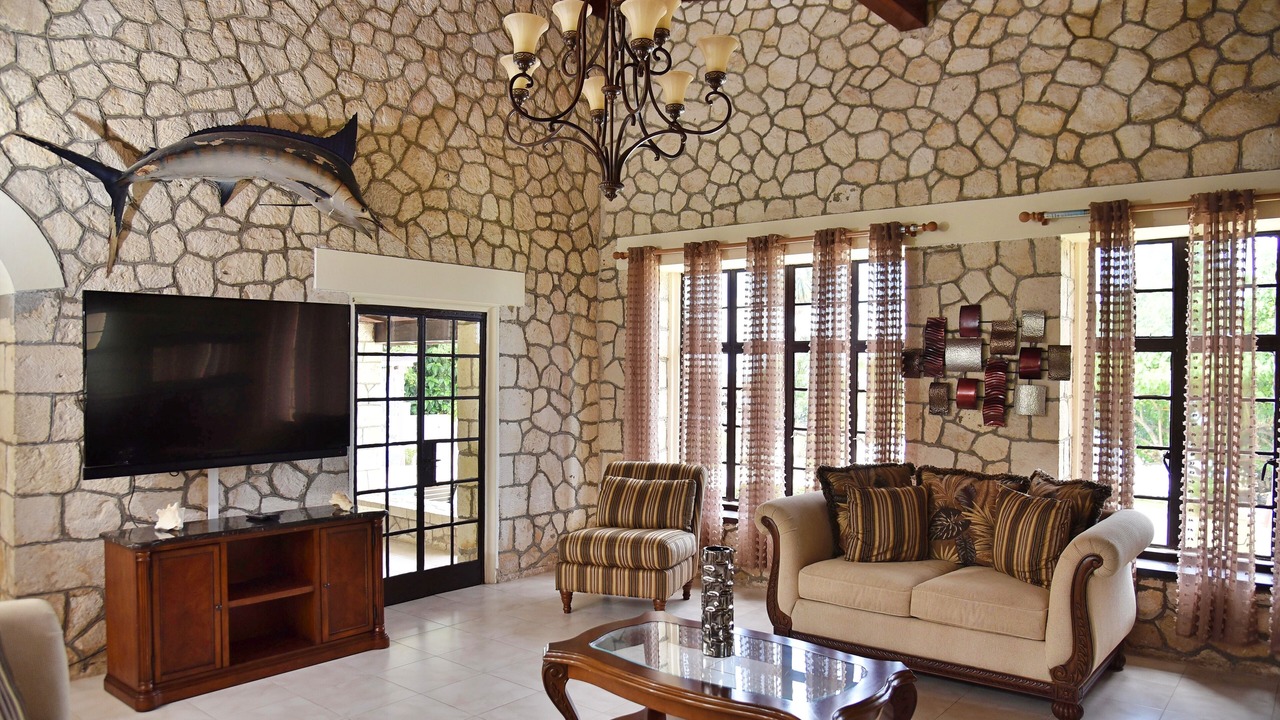 Photo of Livingroom in Whitehouse