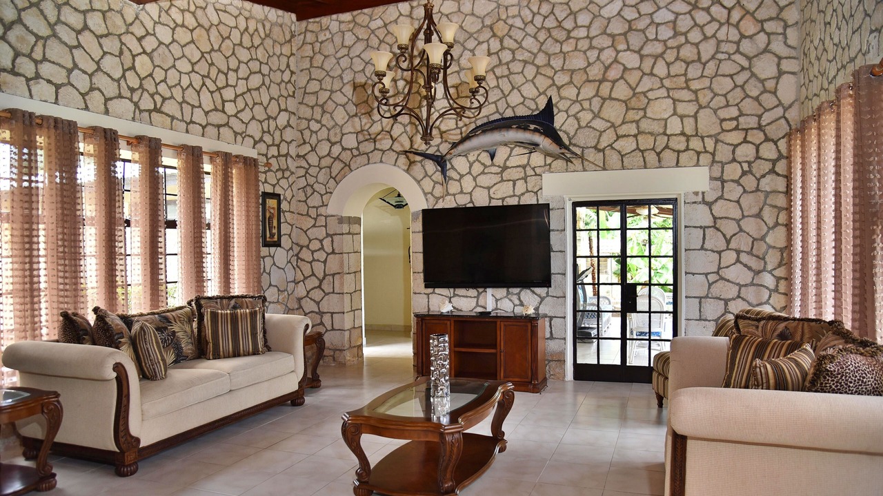 Photo of Livingroom in Whitehouse