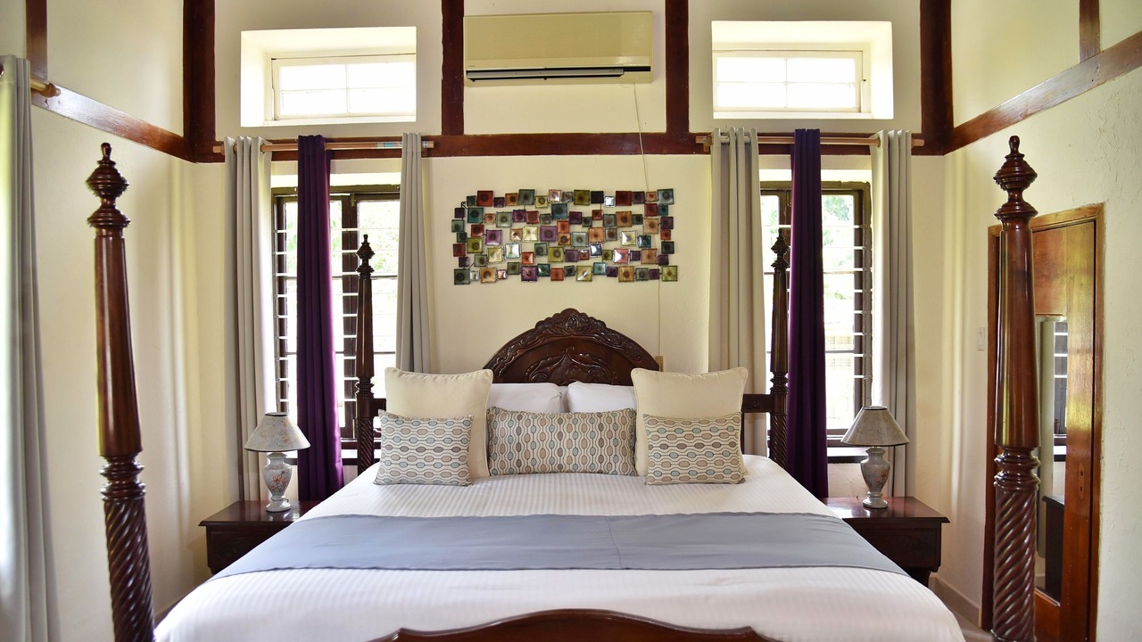 Photo of Bedroom in Whitehouse
