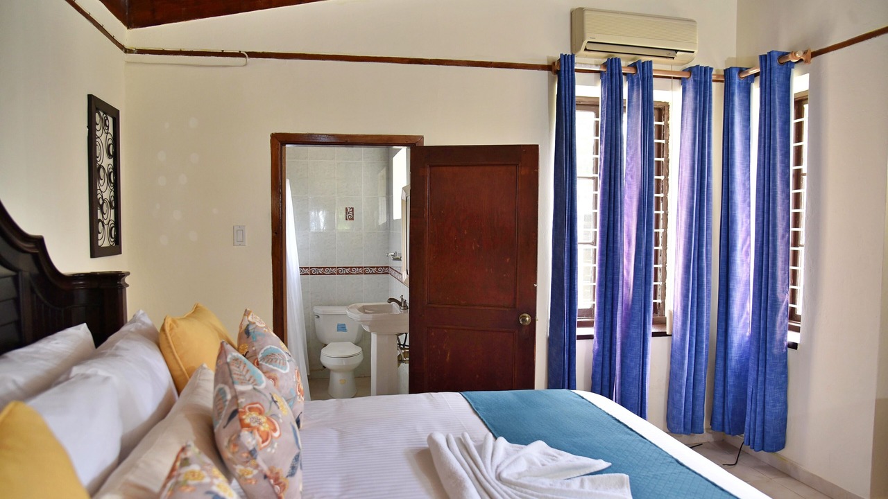 Photo of Bedroom in Whitehouse