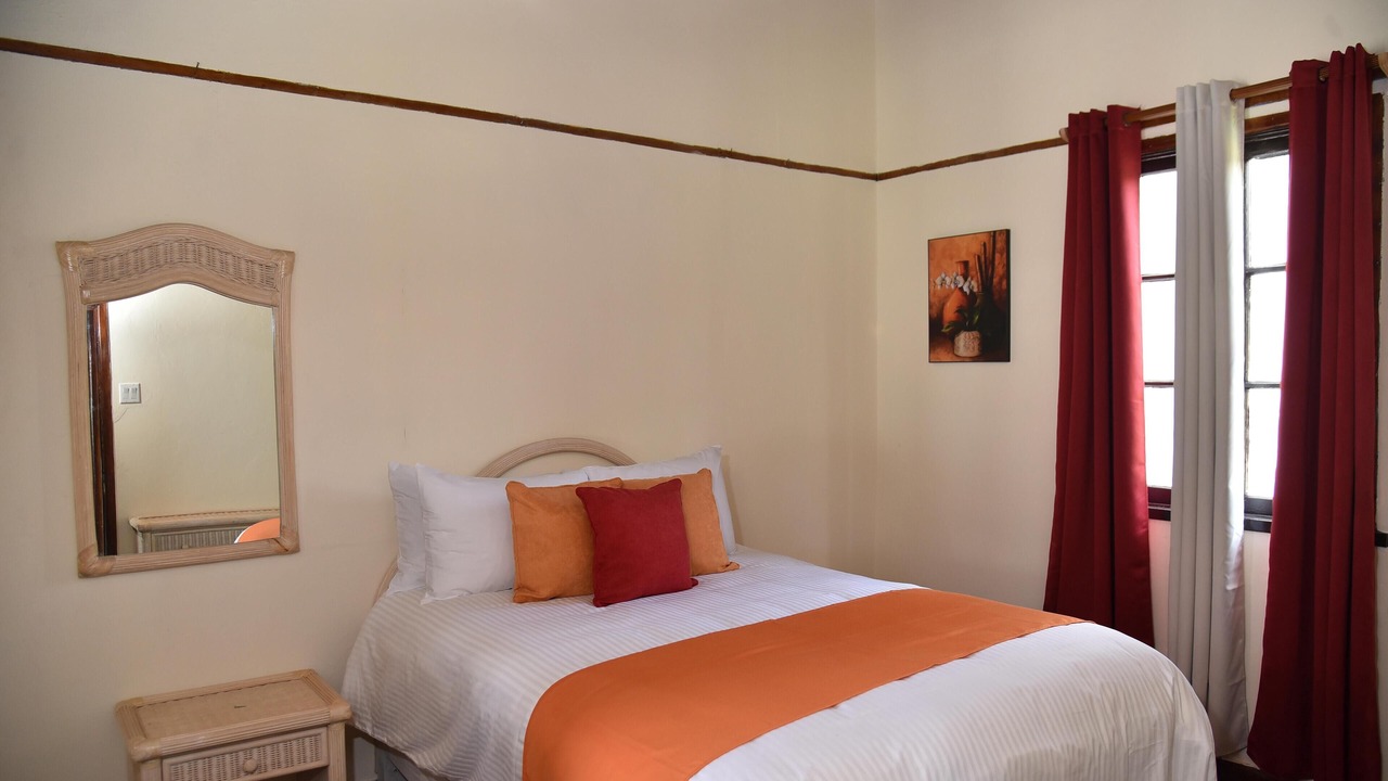 Photo of Bedroom in Whitehouse