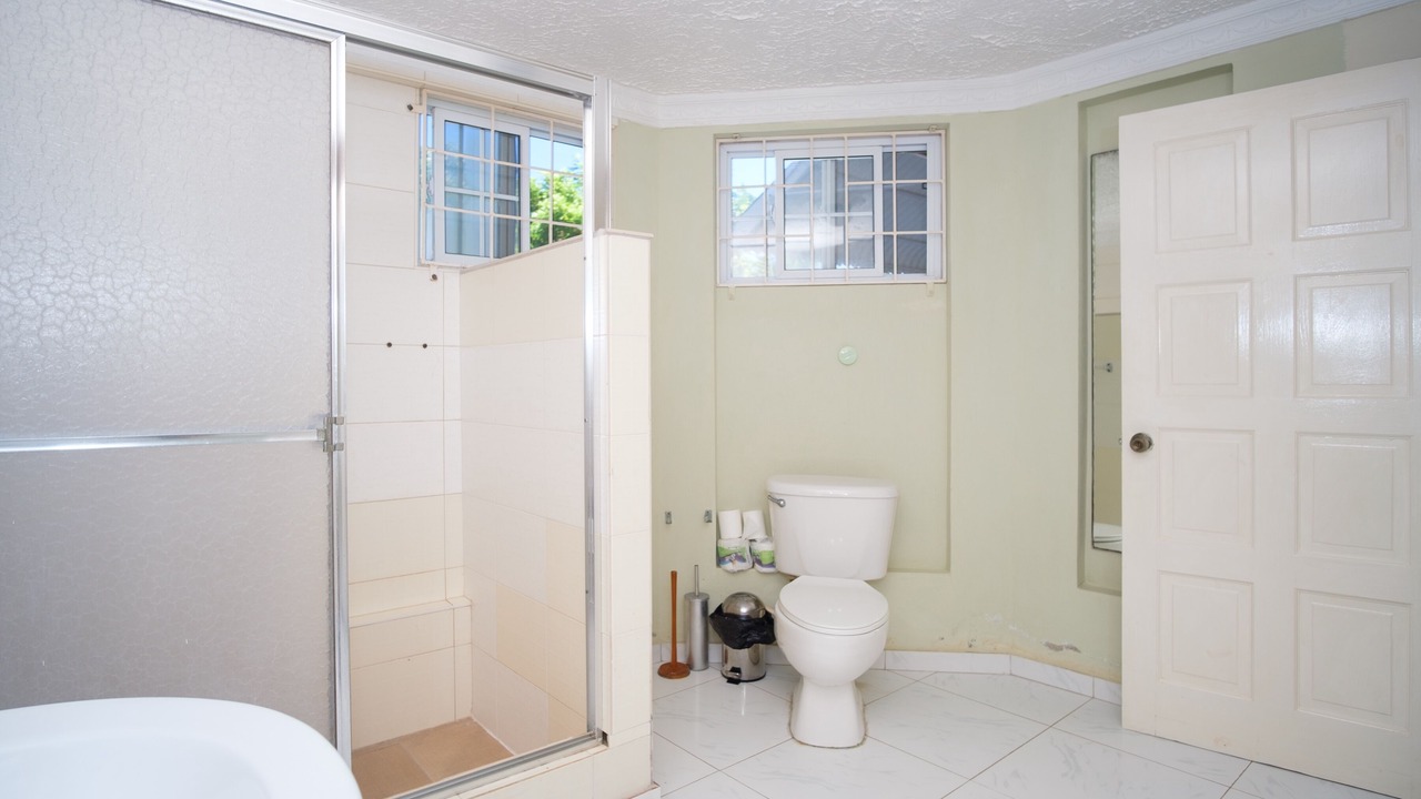 Photo of Bathroom in Tower Isle
