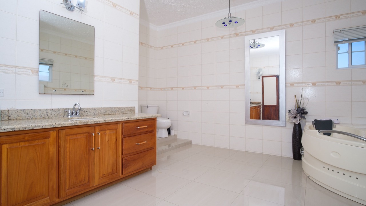 Photo of Bathroom in Tower Isle