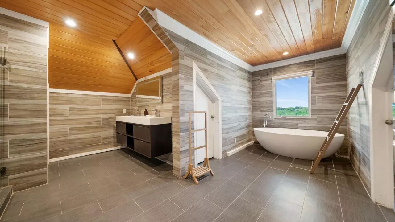 Photo of Bathroom in George Town