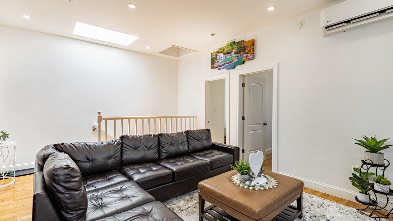 Photo of Livingroom in Canarsie