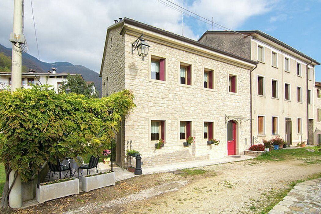 Photo of Outdoor in Miane