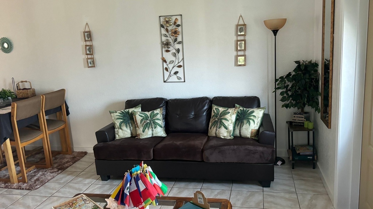 Photo of Livingroom in Farmer's Hill