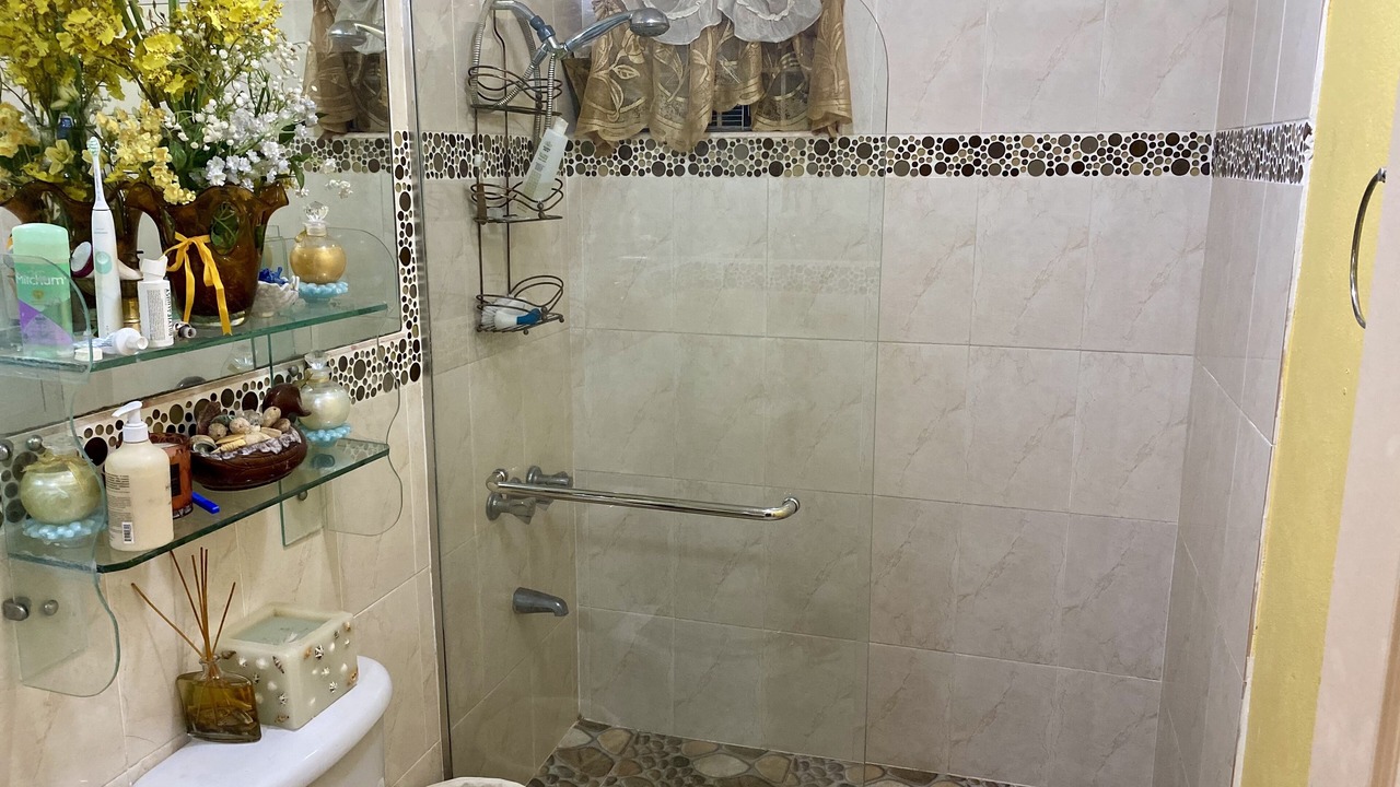 Photo of Bathroom in Eastwood Park
