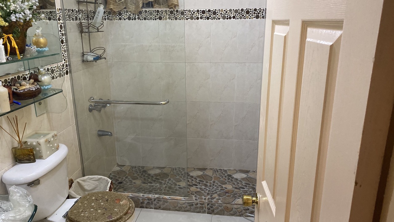 Photo of Bathroom in Eastwood Park