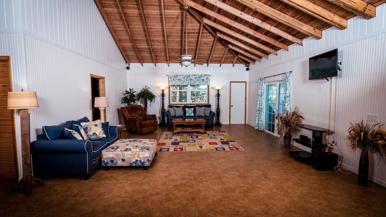 Photo of Livingroom in Spanish Wells