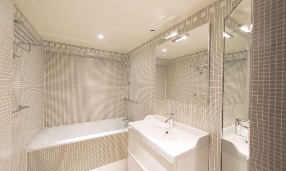 Photo of Bathroom in Saint-Merri