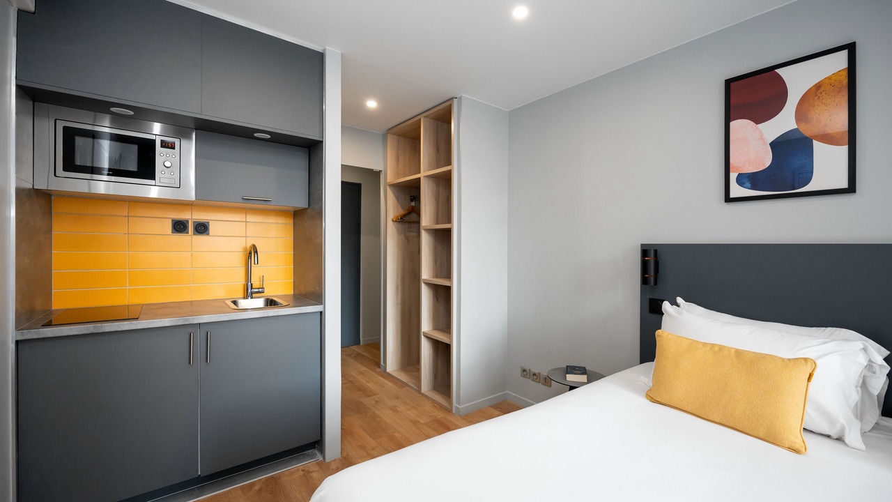Photo of Bedroom in 10th Arrondissement