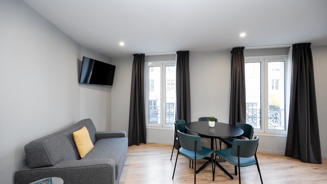 Photo of Bedroom in 10th Arrondissement