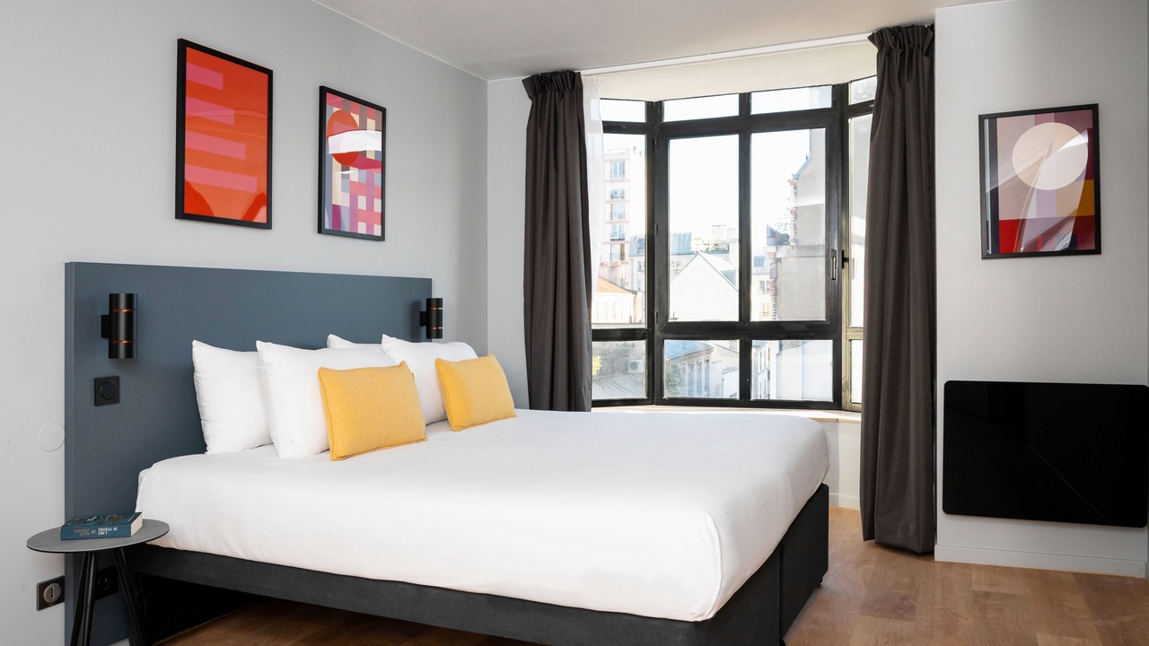 Photo of Bedroom in 10th Arrondissement
