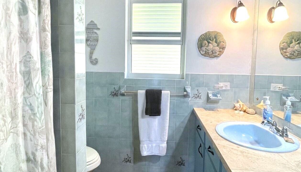 Photo of Bathroom in Spanish Wells