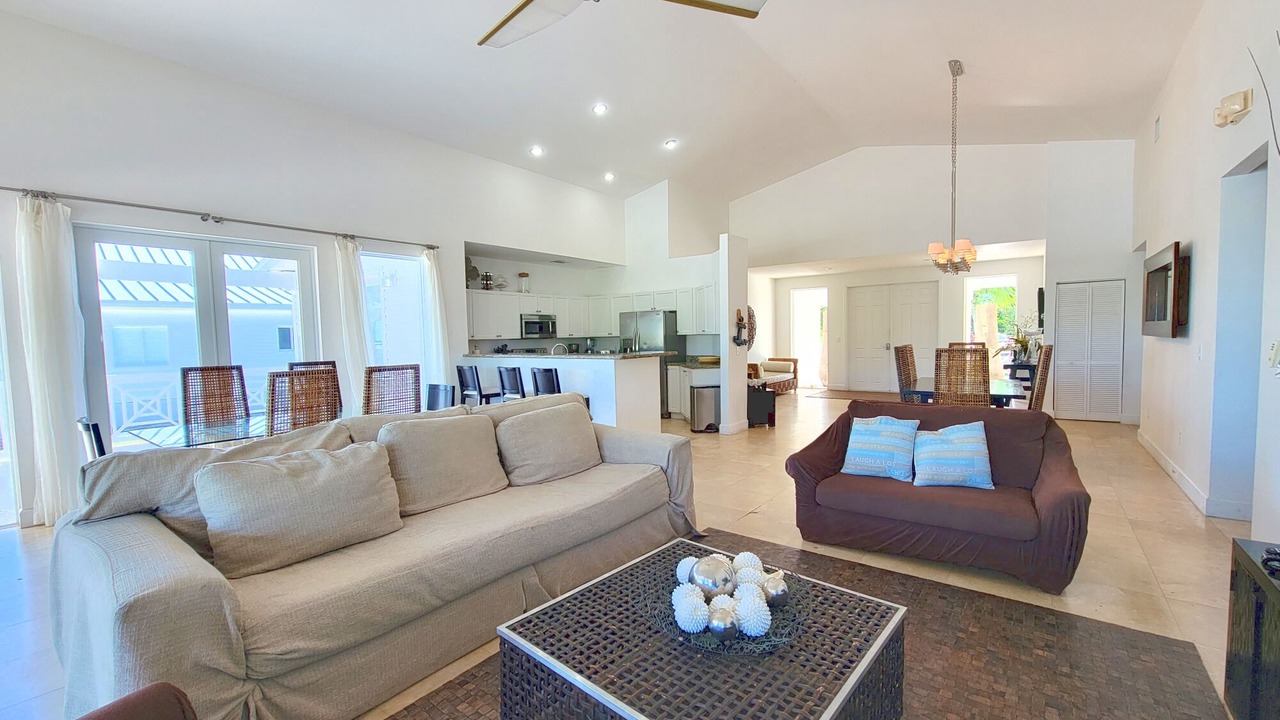 Photo of Livingroom in North Bimini