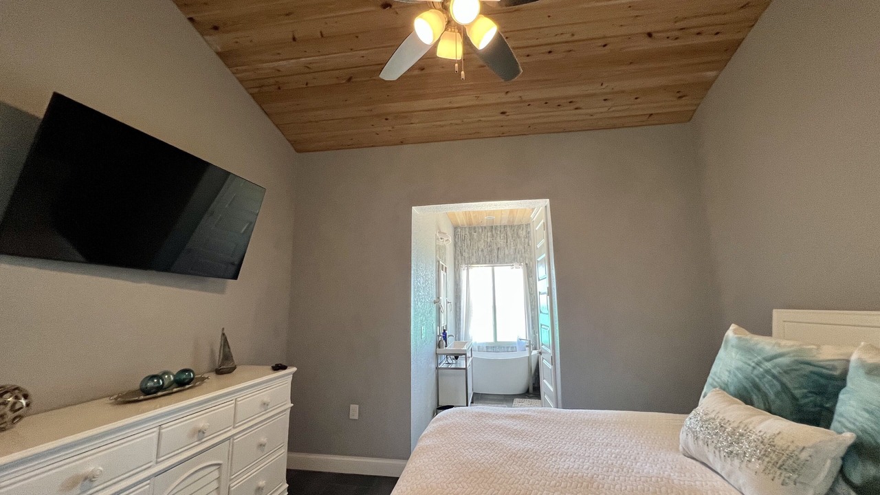 Photo of Bedroom in Green Turtle Estates