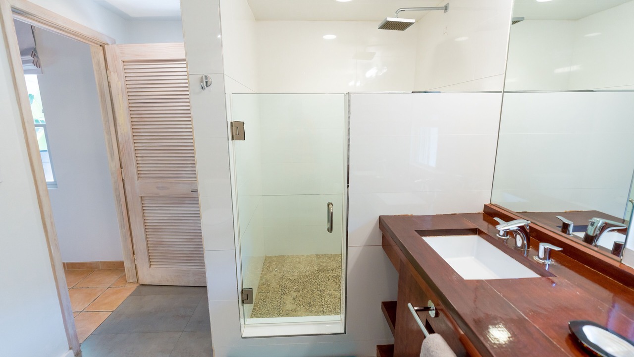 Photo of Bathroom in Dunmore Town