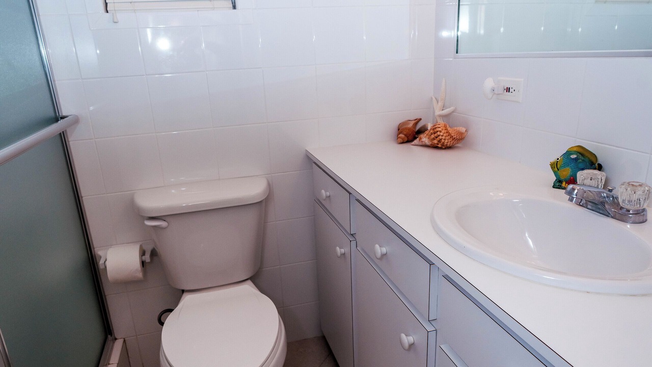Photo of Bathroom in Spanish Wells