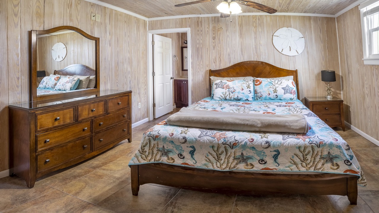 Photo of Bedroom in Spanish Wells