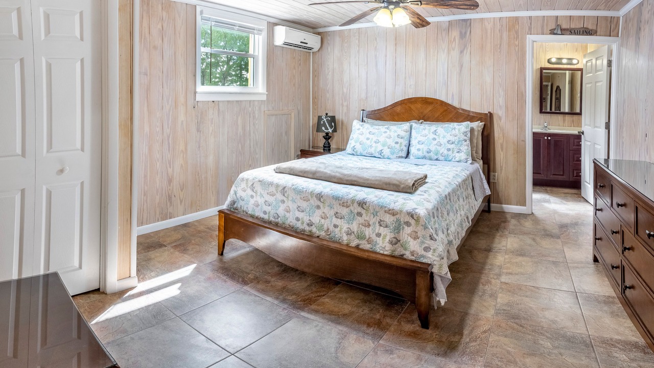 Photo of Bedroom in Spanish Wells
