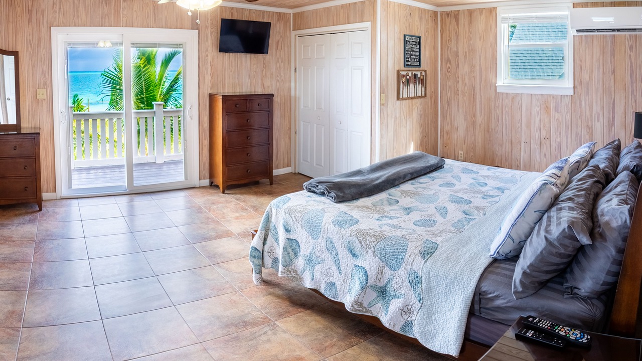 Photo of Bedroom in Spanish Wells