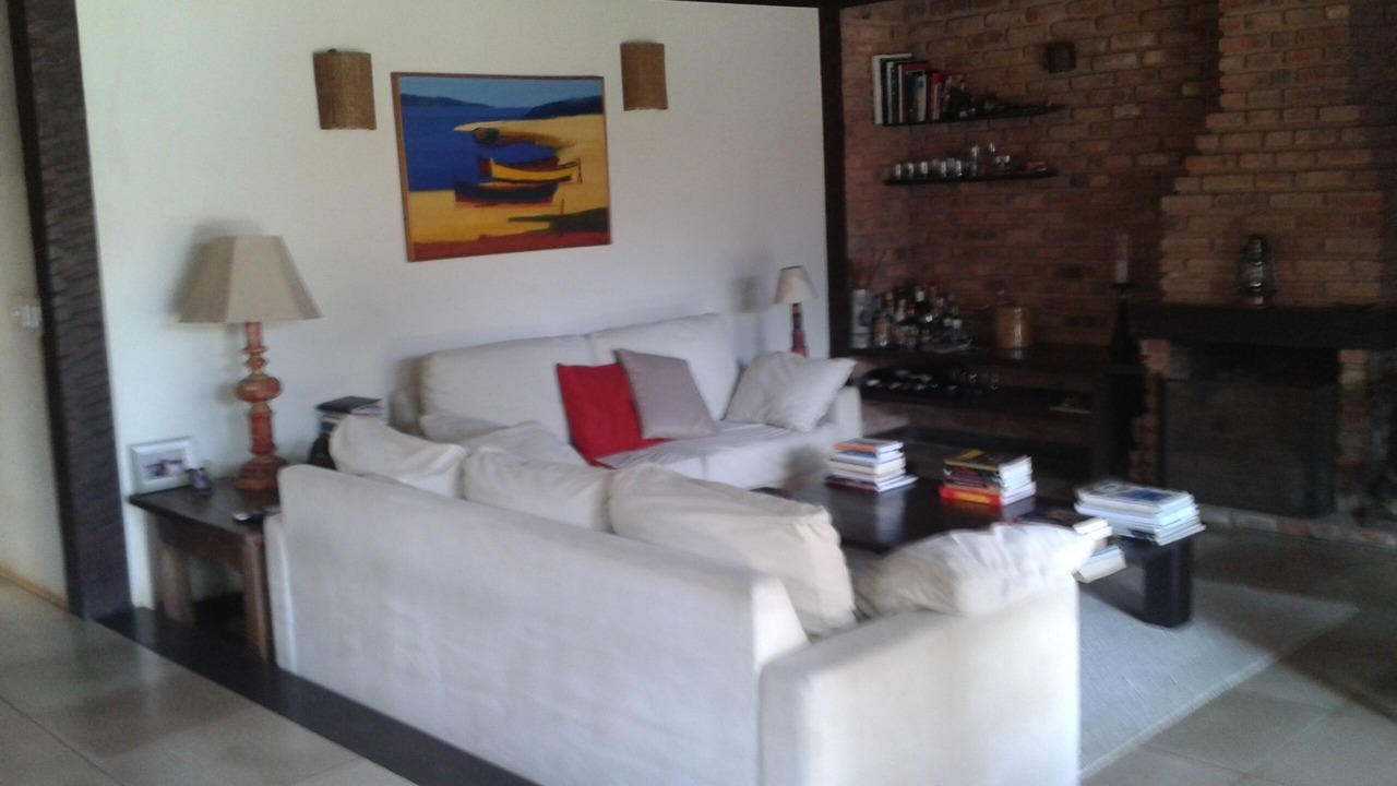 Photo of Livingroom in Praia Rasa