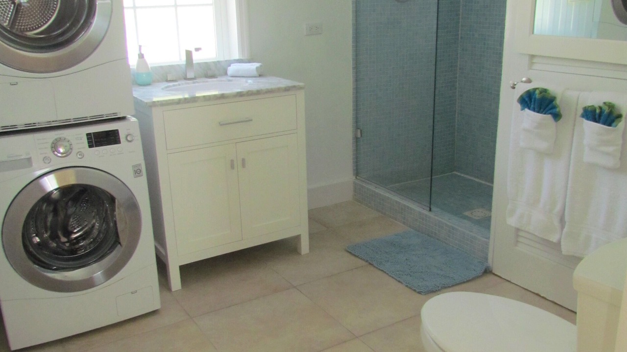 Photo of Bathroom in Staniel Cay
