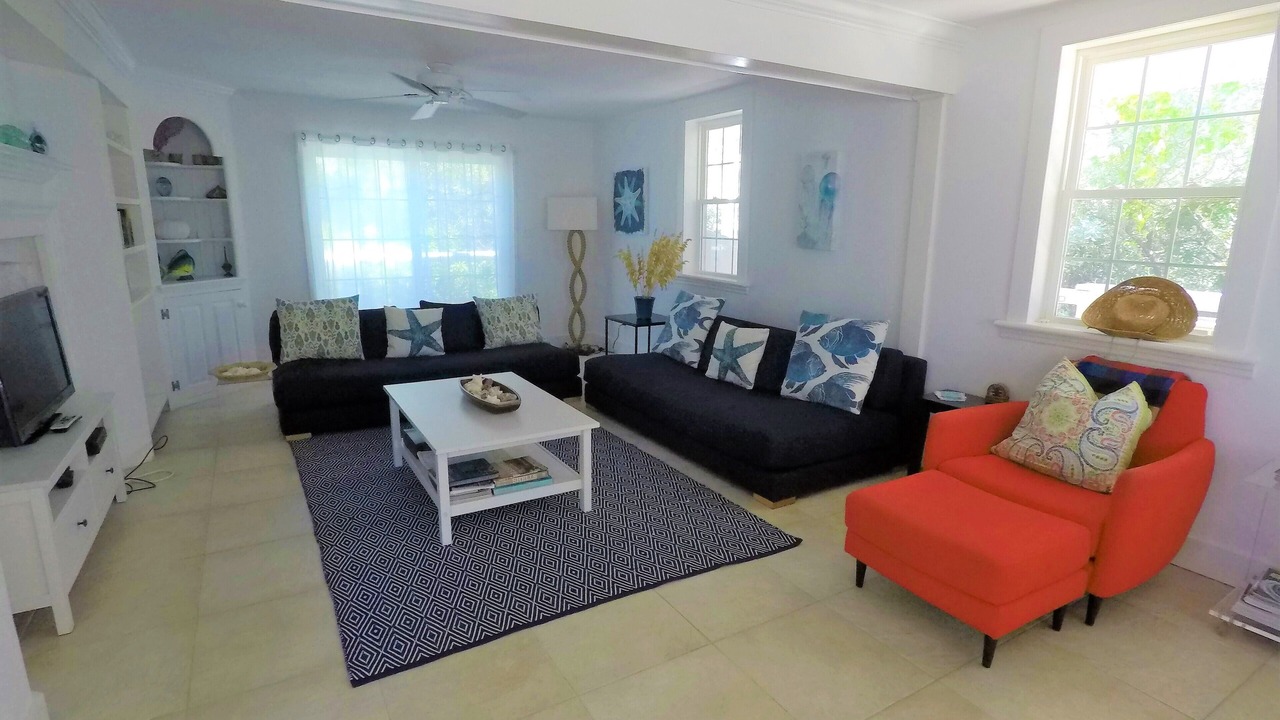 Photo of Livingroom in Staniel Cay