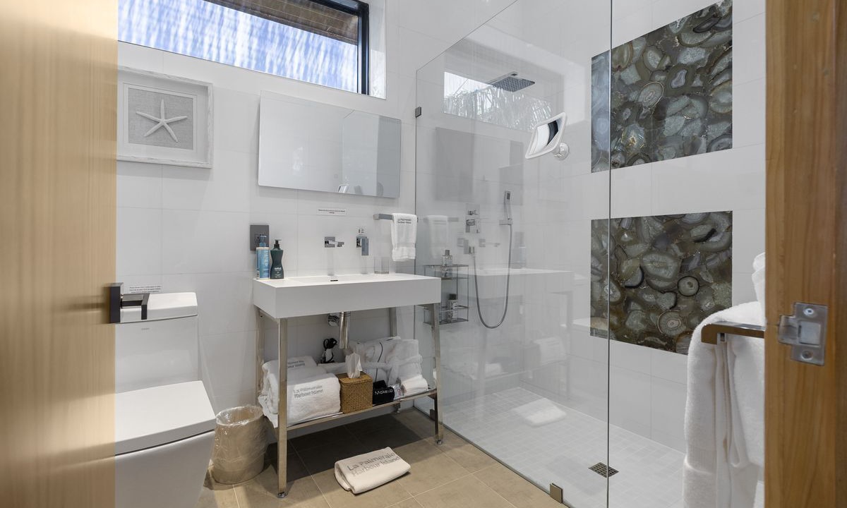 Photo of Bathroom in Dunmore Town