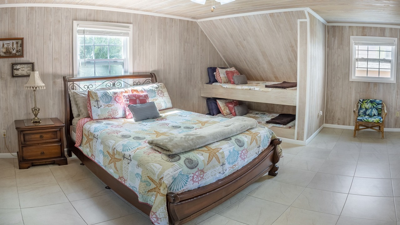 Photo of Bedroom in Spanish Wells