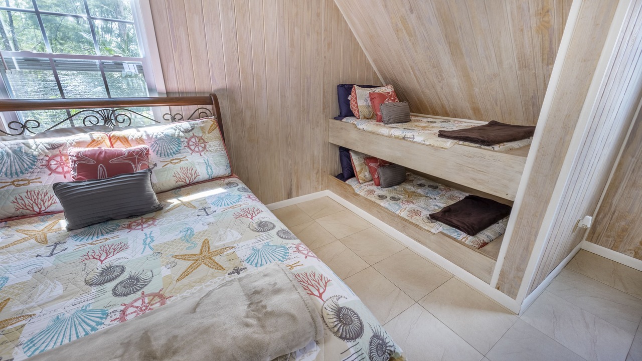 Photo of Bedroom in Spanish Wells