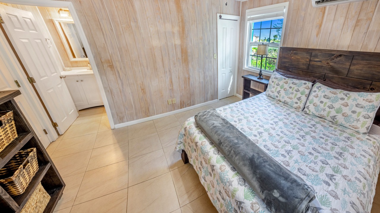 Photo of Bedroom in Spanish Wells