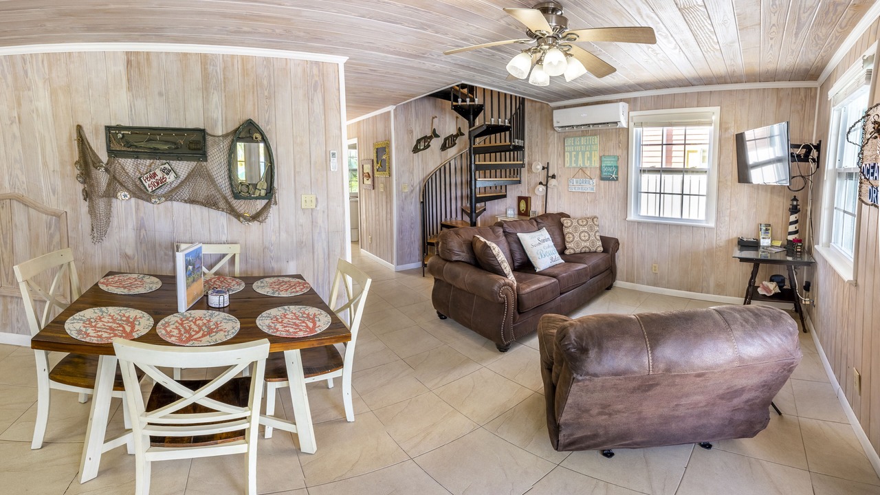 Photo of Livingroom in Spanish Wells