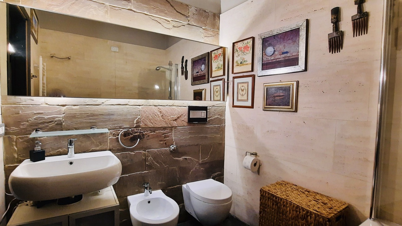 Photo of Bathroom in Ovest