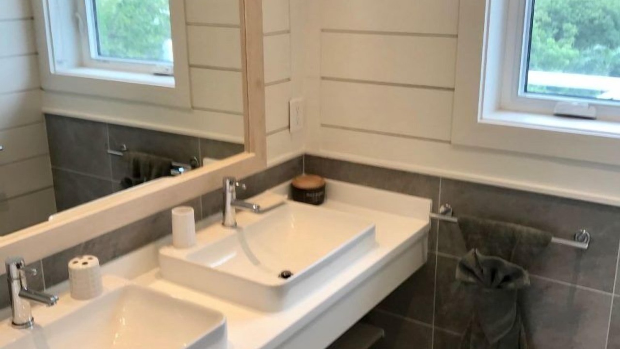 Photo of Bathroom in Tar Bay
