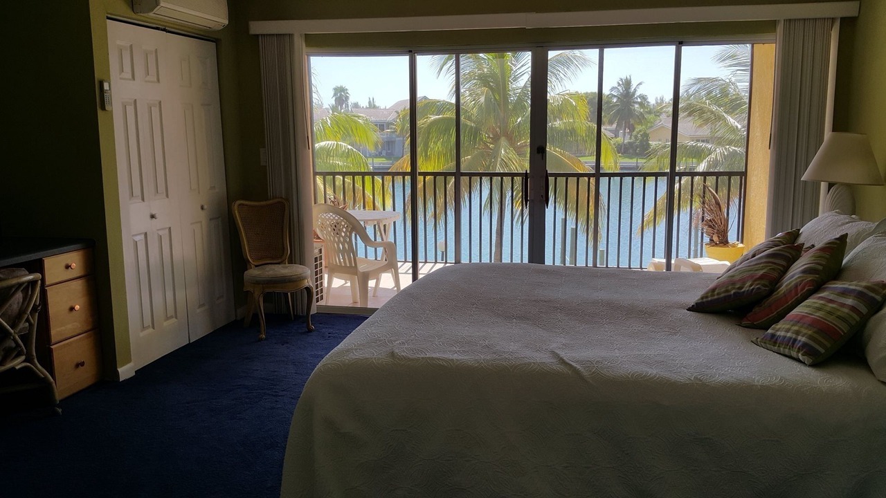 Photo of Bedroom in Bahamia West