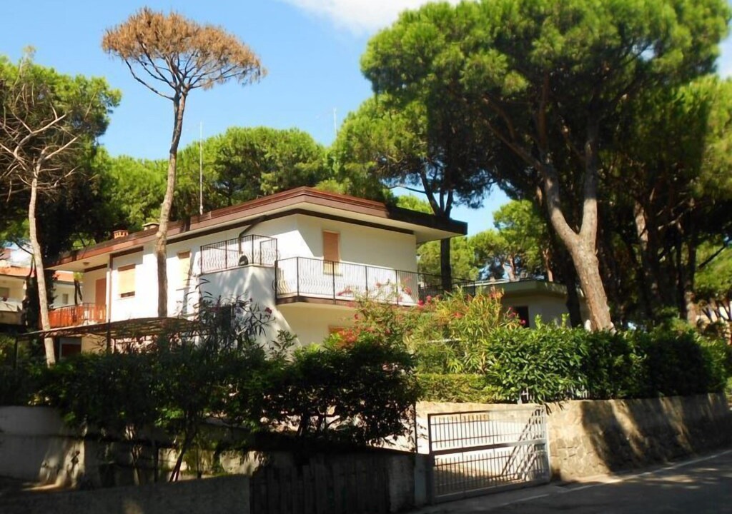 Photo of Buildings in Rosapineta