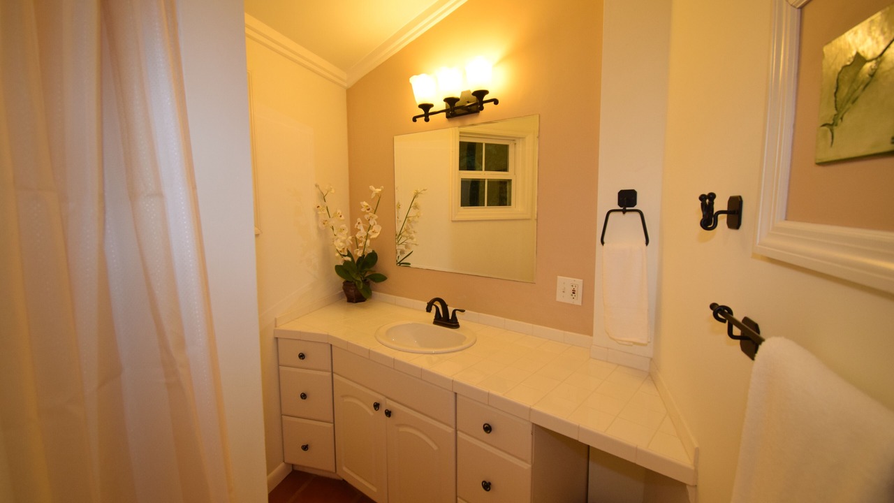 Photo of Bathroom in Green Turtle Cay