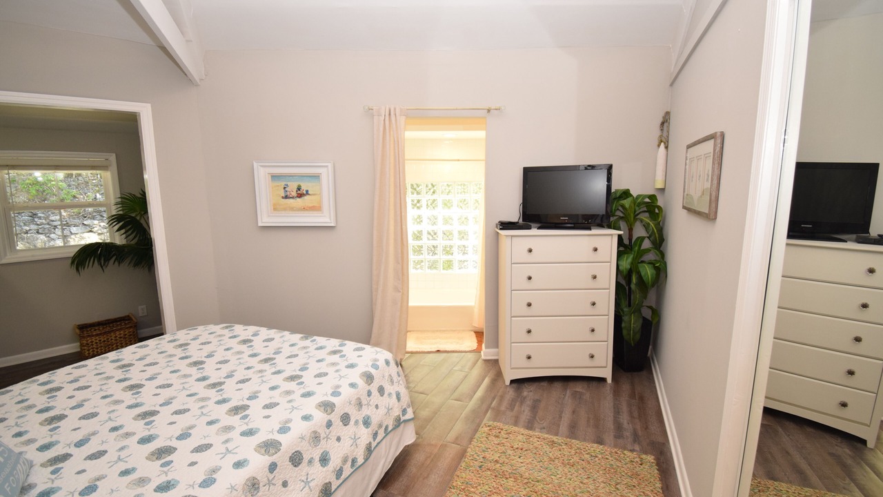 Photo of Bedroom in Green Turtle Cay