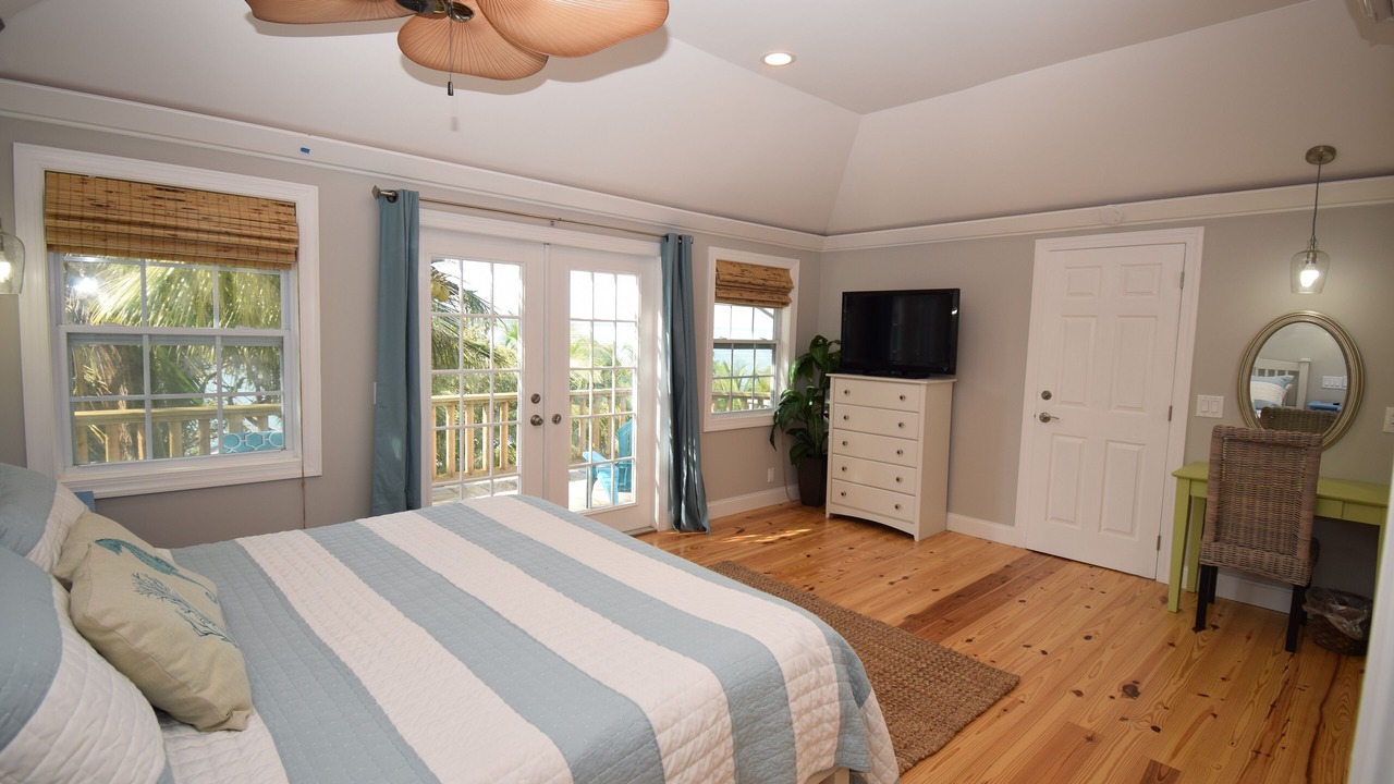 Photo of Bedroom in Green Turtle Cay