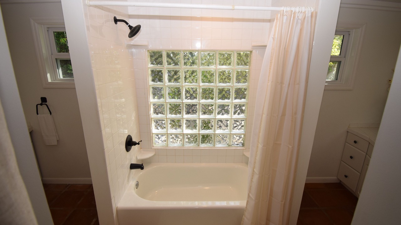 Photo of Bathroom in Green Turtle Cay