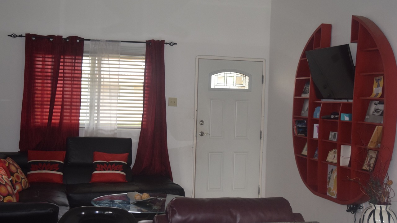 Photo of Livingroom in Kingston