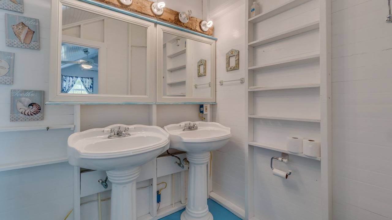 Photo of Bathroom in Spanish Wells