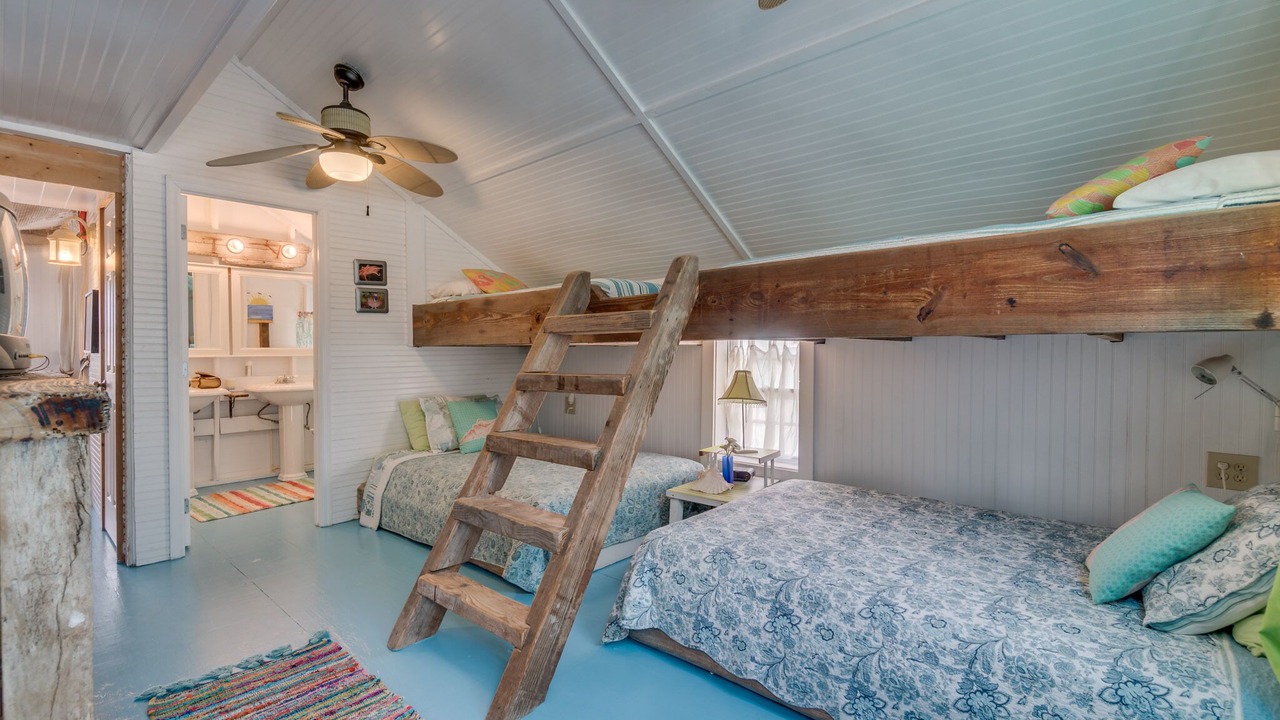 Photo of Bedroom in Spanish Wells