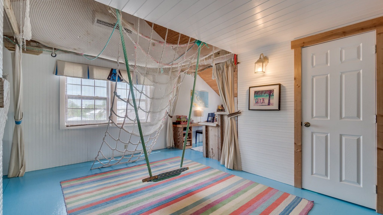 Photo of Bedroom in Spanish Wells