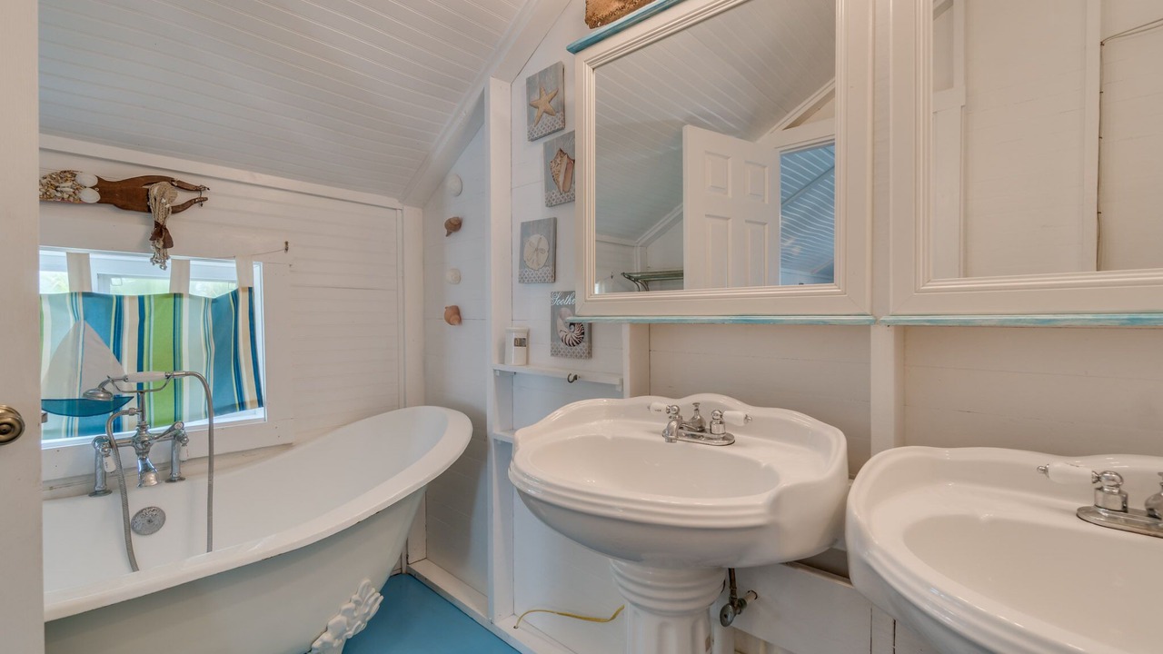 Photo of Bathroom in Spanish Wells